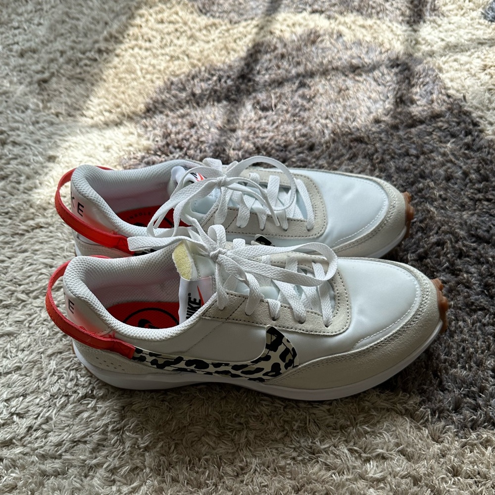 Women’s Nike Waffle Debut Shoes Size: 7